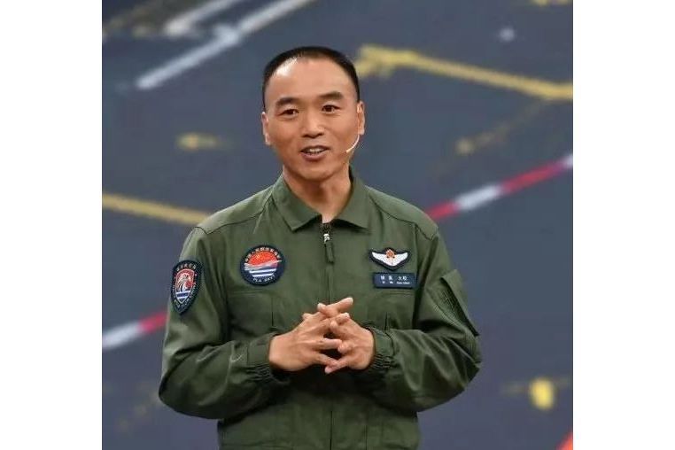 徐英(中國人民解放軍海軍山東艦副艦長) 徐英(中國人民解放軍海軍山東艦副艦長)