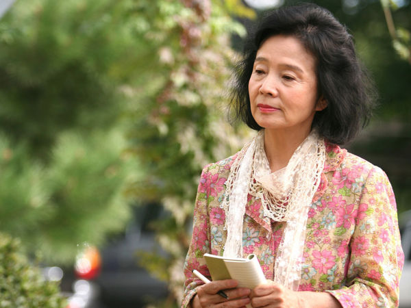 尹靜姬(尹正熙（1944年出生韓國女演員）)