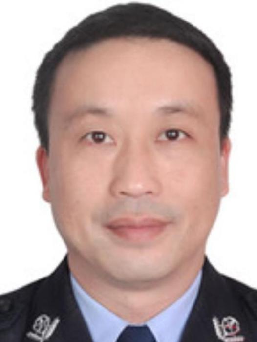 王志斌(湖南省懷化市辰谿縣公安局黨委副書記、政委、四級高級警長) 王志斌(湖南省懷化市辰谿縣公安局黨委副書記、政委、四級高級警長)