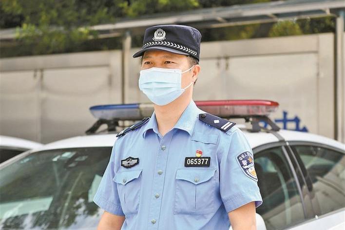 黃志強(深圳公安局龍崗分局寶龍派出所寶龍社區警長) 黃志強(深圳公安局龍崗分局寶龍派出所寶龍社區警長)