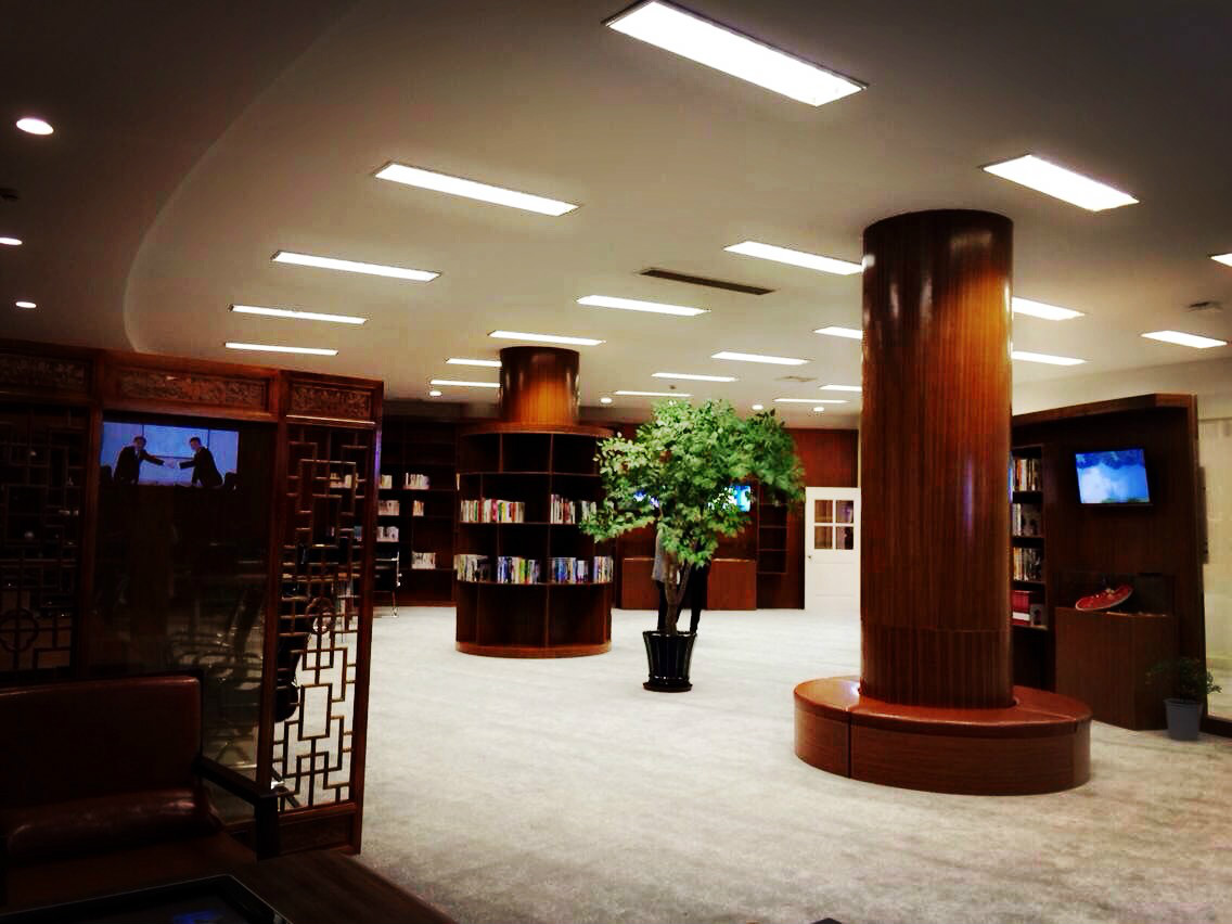 該校台灣風情圖書館