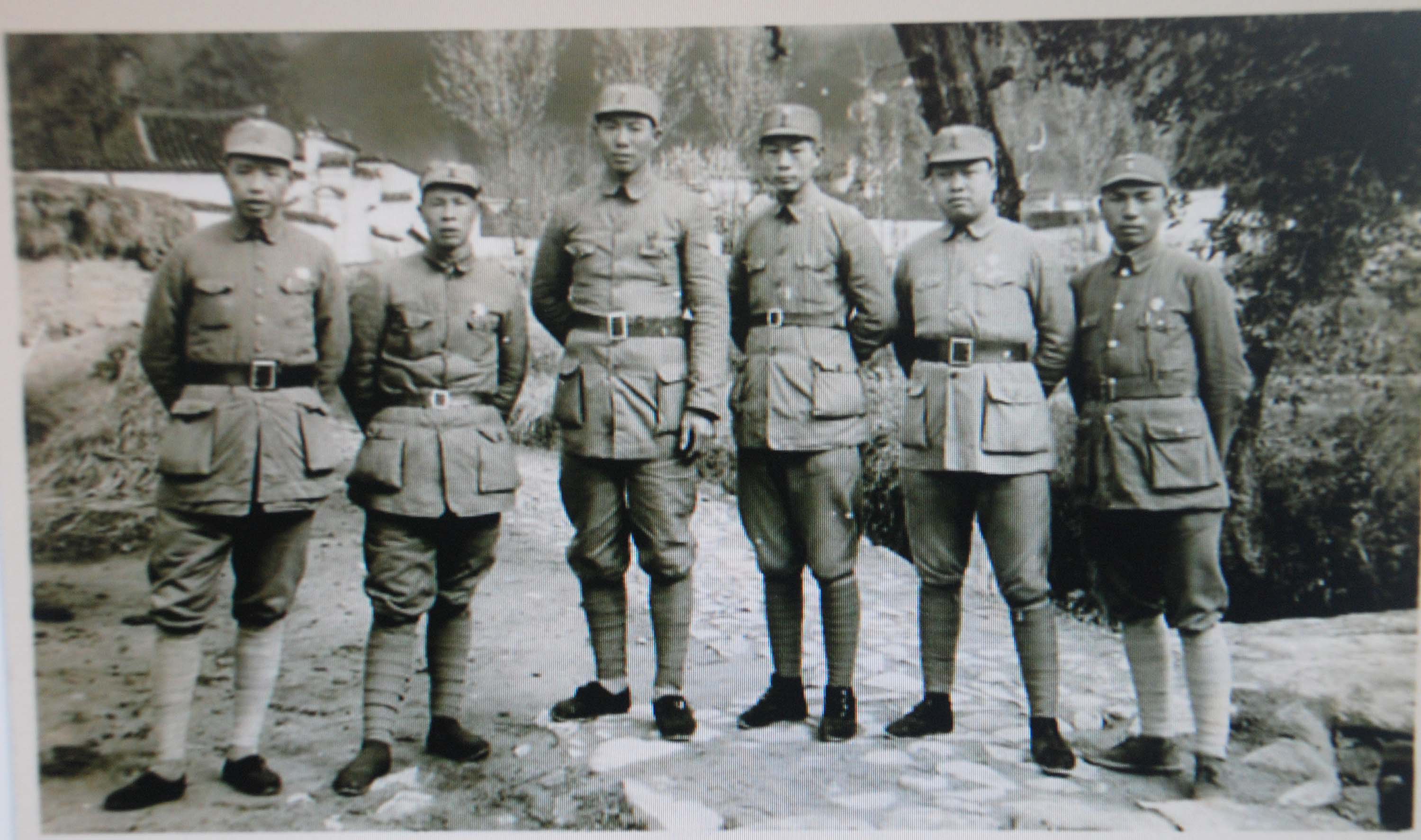 1938年羅湘濤和戰友合影。