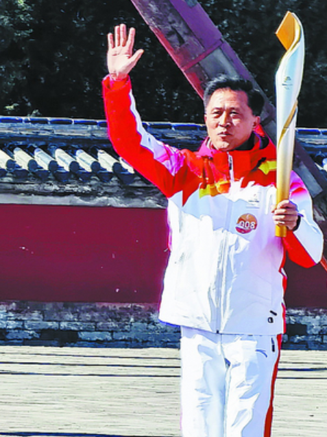 楊小平(中國殘奧代表團田徑隊教練) 楊小平(中國殘奧代表團田徑隊教練)