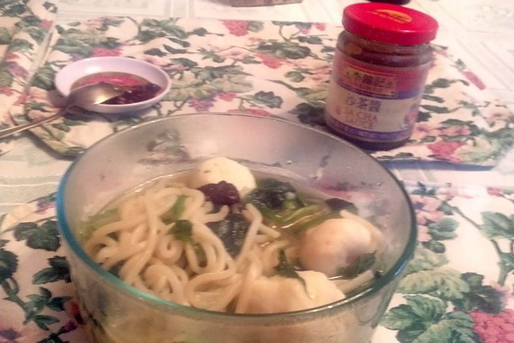 魚丸菠菜面 魚丸菠菜面