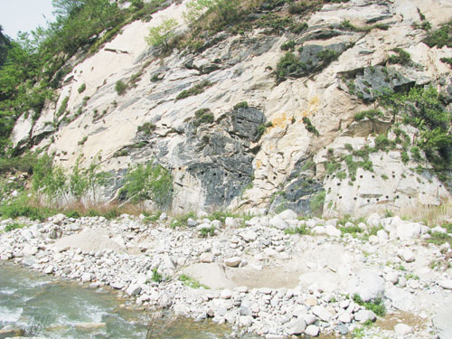 藍田湯峪河棧道棧橋遺址