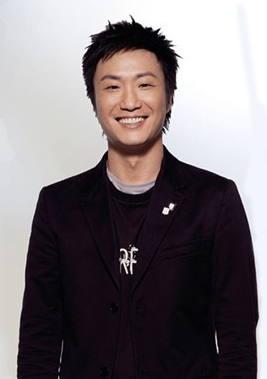 天師斗殭屍(2014年元彪主演的香港電影) 天師斗殭屍(2014年元彪主演的香港電影)