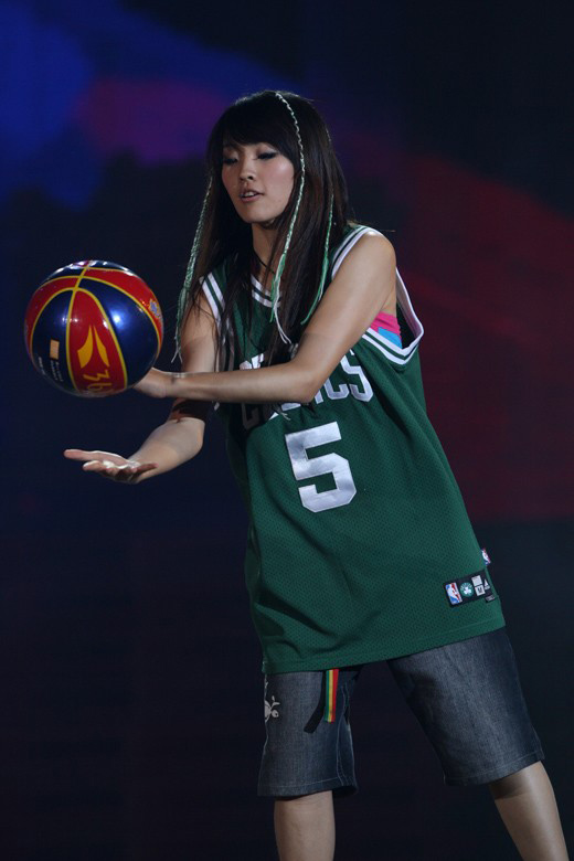張婭南與她的籃球