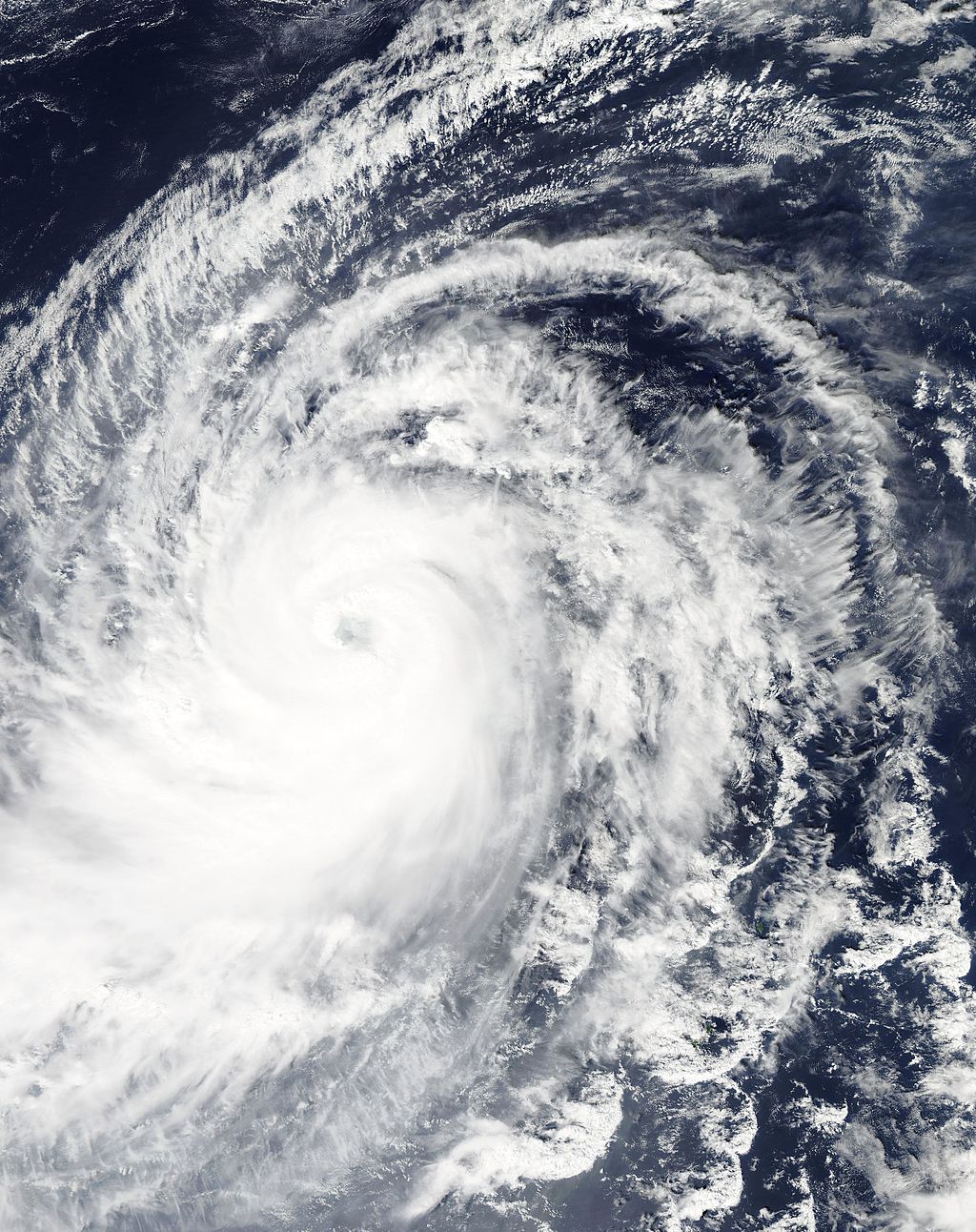 超強颱風薔琵 衛星雲圖