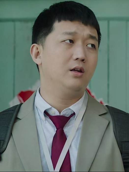 侯吉(《市井英雄》中的角色,由衣雲鶴飾演) 侯吉(《市井英雄》中的角色,由衣雲鶴飾演)