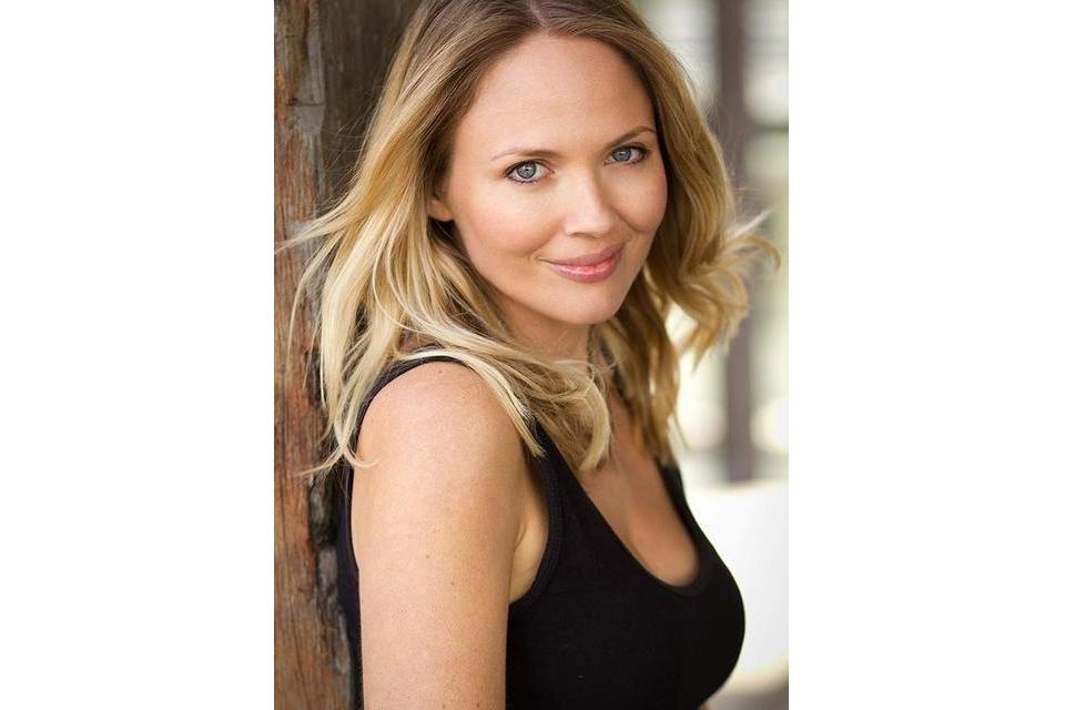Lara Cox Lara Cox
