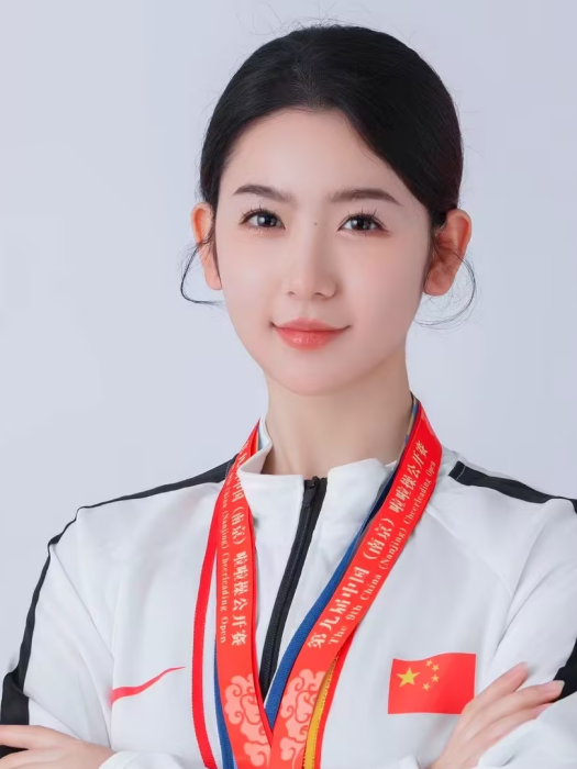邢天月(體操國家級一級運動員) 邢天月(體操國家級一級運動員)