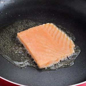 手機幻聽症也能食療：雜糧鮭魚飯糰