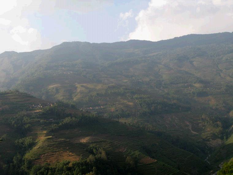 凹龍村 凹龍村