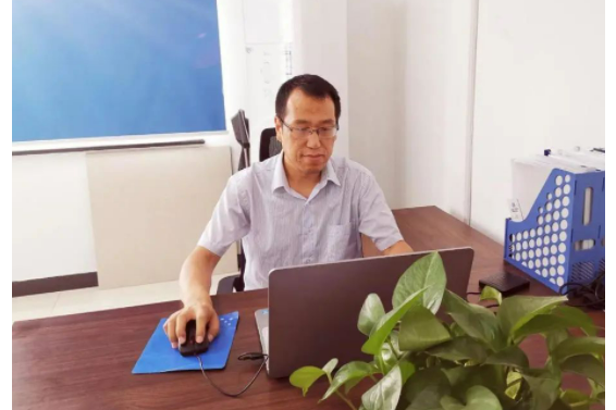 楊向陽(中建三局集團有限公司新疆經理部技術部經理) 楊向陽(中建三局集團有限公司新疆經理部技術部經理)