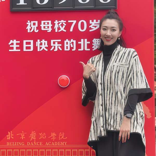 秦丹妮 秦丹妮
