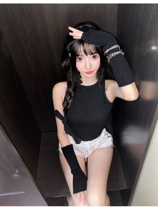 李恩(自稱是都美竹的姐姐) 李恩(自稱是都美竹的姐姐)
