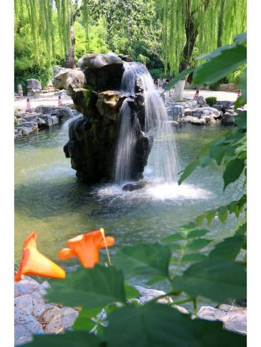 月牙飛瀑 月牙飛瀑