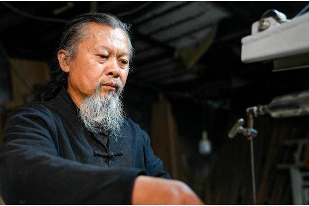 徐明坤(弓箭製作技藝(徐弓坊弓箭製作技藝)傳承人) 徐明坤(弓箭製作技藝(徐弓坊弓箭製作技藝)傳承人)