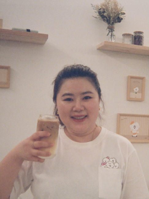 依雯 依雯