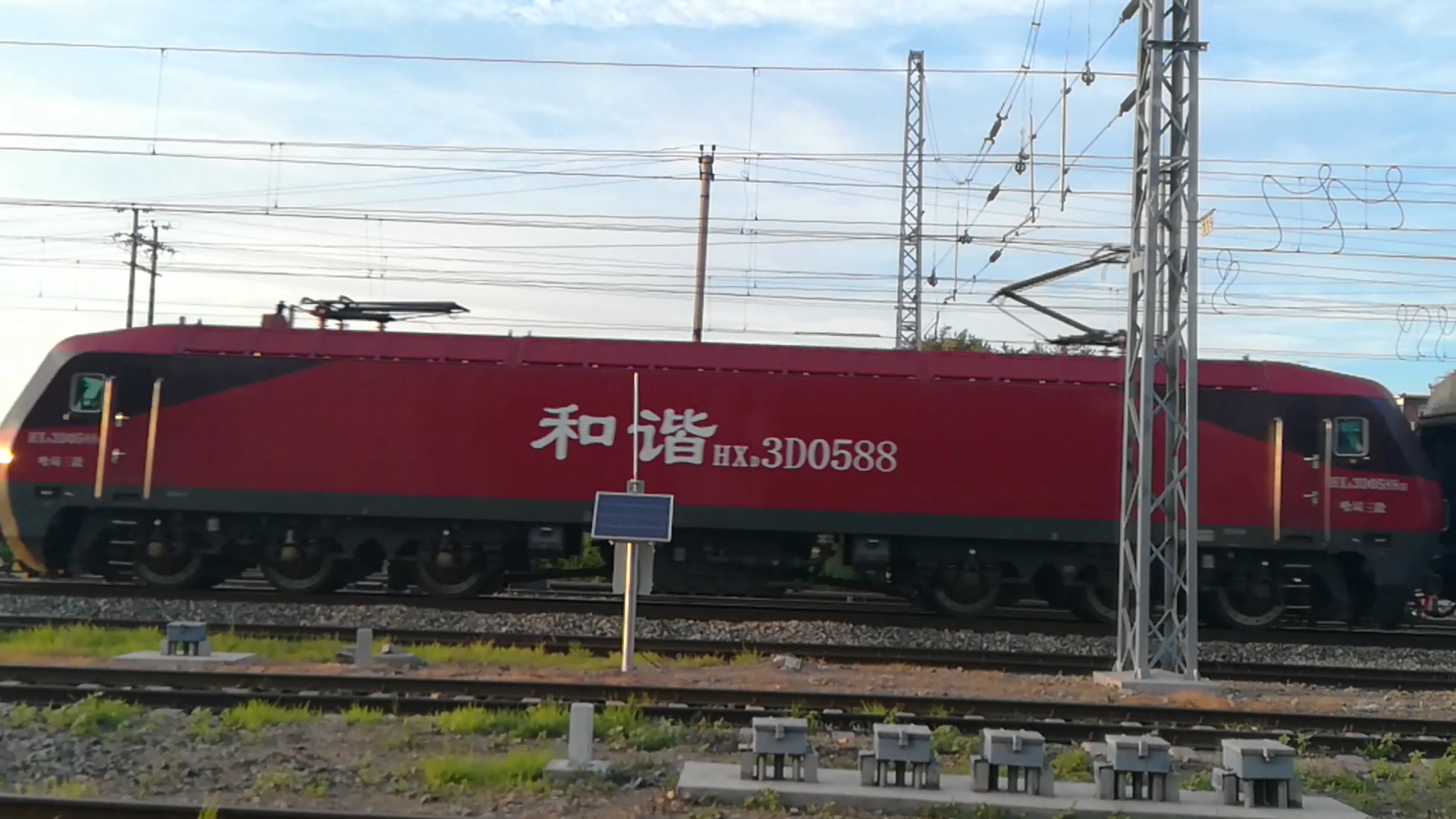 HXD3D0588號機車牽引K19次國際列車經由濱洲鐵路