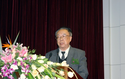 王強華在杭州日報創刊50周年慶祝大會上