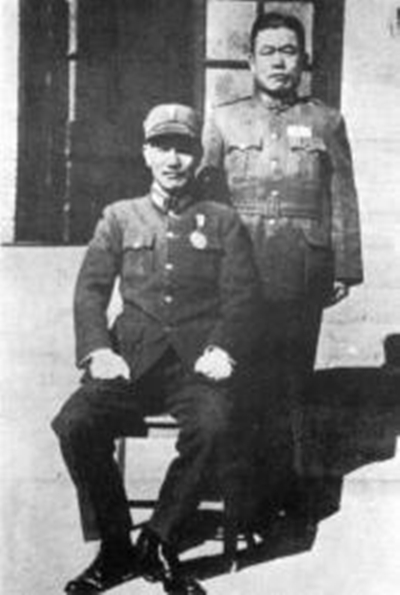 邱清泉（右）與蔣介石