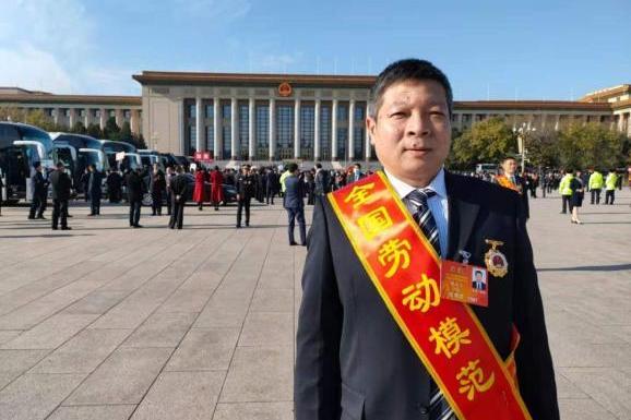 薛志飛(中國一拖集團技術中心拖拉機工程部部長) 薛志飛(中國一拖集團技術中心拖拉機工程部部長)