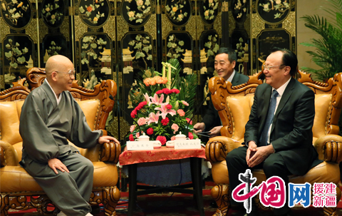 新疆維吾爾自治區主席會見日本友人小島康譽