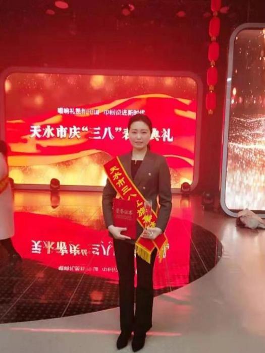 蔣小麗(甘肅愛麗爾服裝有限公司董事長) 蔣小麗(甘肅愛麗爾服裝有限公司董事長)