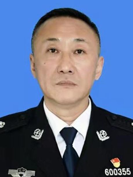 白雪松(遼寧省丹東市鳳城市副市長、市公安局局長) 白雪松(遼寧省丹東市鳳城市副市長、市公安局局長)