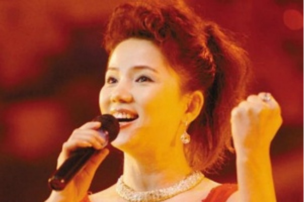 夜色正濃(曾靜演唱的歌曲) 夜色正濃(曾靜演唱的歌曲)