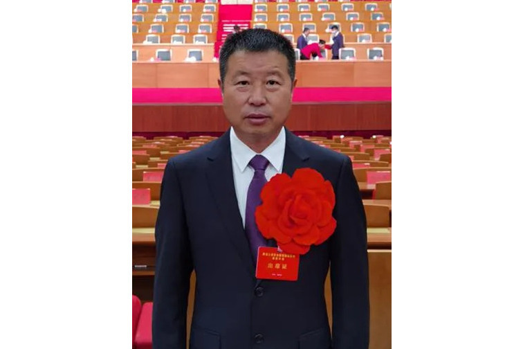 梁大明(同江龍航港務有限公司黨總支副書記) 梁大明(同江龍航港務有限公司黨總支副書記)