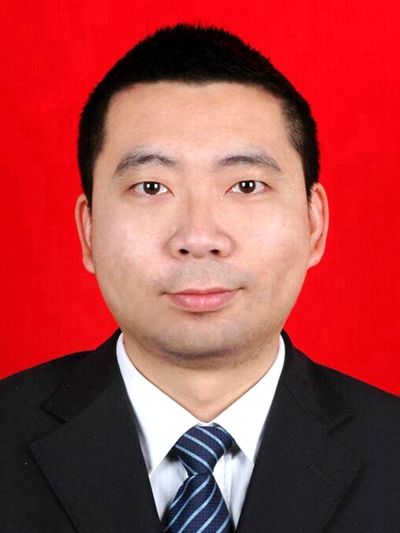 周健(內江市東興區行政審批局黨組成員、副局長) 周健(內江市東興區行政審批局黨組成員、副局長)