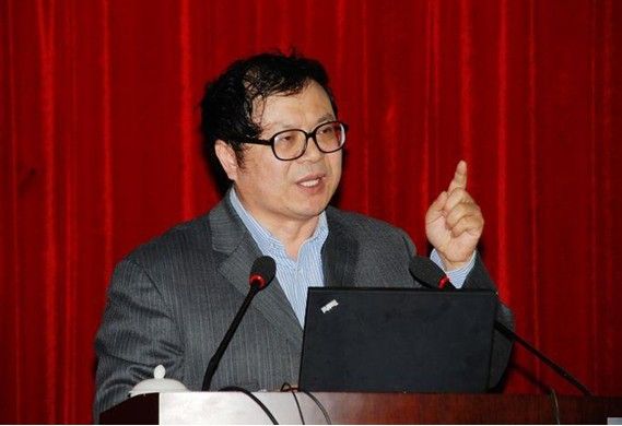 於崢嶸 於崢嶸