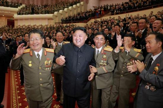 金正恩（左二）10日在平壤出席氫彈試爆成功慶祝活動