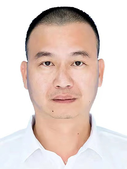 梁生輝(福建省第十四屆人大代表,福建省惠安第一中學校長、書記) 梁生輝(福建省第十四屆人大代表,福建省惠安第一中學校長、書記)