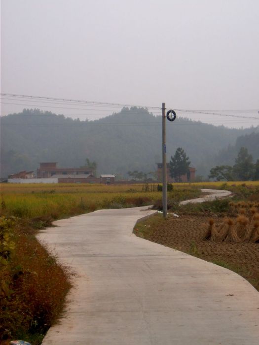 霞峰村(江西省贛州市章貢區沙石鎮霞峰村) 霞峰村(江西省贛州市章貢區沙石鎮霞峰村)