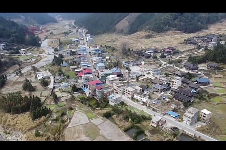 英洞村(廣西壯族自治區柳州市融水苗族自治縣同練瑤族鄉下轄村) 英洞村(廣西壯族自治區柳州市融水苗族自治縣同練瑤族鄉下轄村)