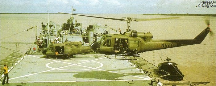 部署在登入艦上的海軍UH-1B“海狼”