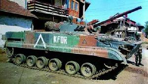 阿聯裝備的BMP-3，在科索沃執行維和任務