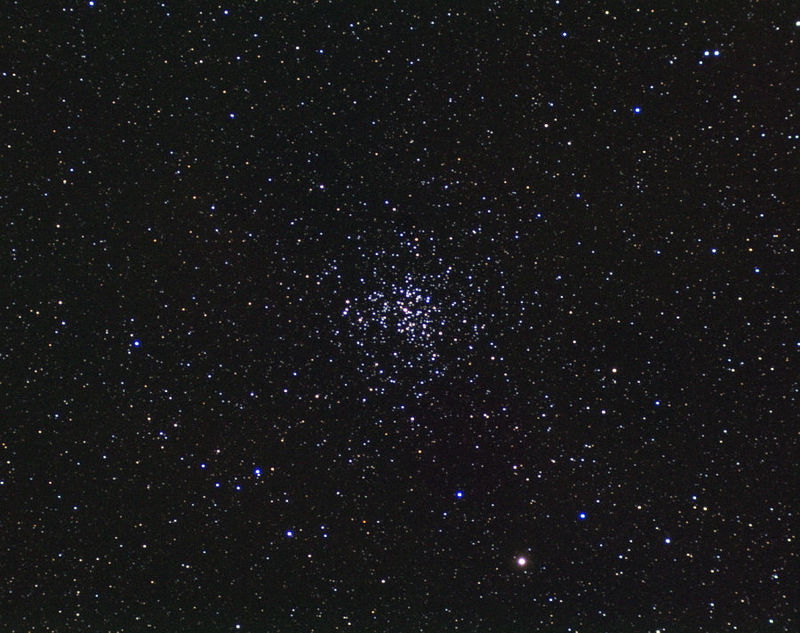 M37(御夫座內的疏散星團)