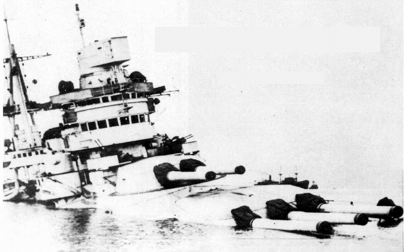 英國海軍襲擊塔蘭托被擊沉的加富爾伯爵號