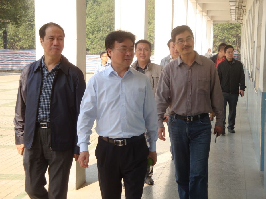 黃杰生(香港大學化學系研究助理教授) 黃杰生(香港大學化學系研究助理教授)