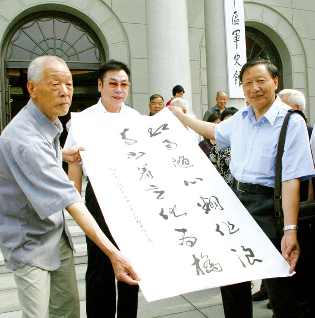 張寶康將軍(左邊第二)