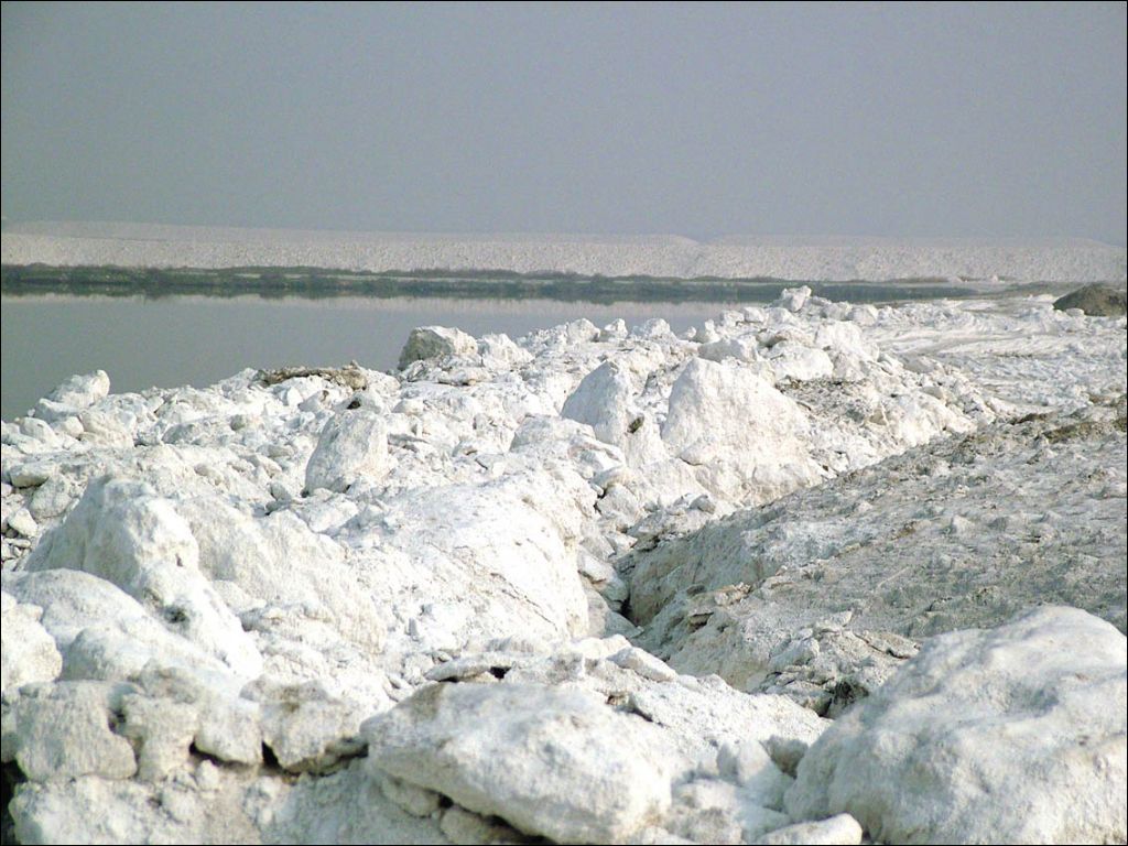 鹽湖中的粗鹽可製取工業滷水