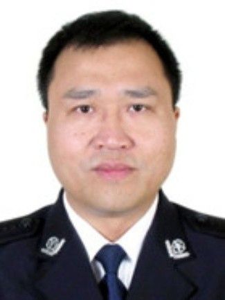 趙維剛(成都市公安局政治部主任、黨委委員) 趙維剛(成都市公安局政治部主任、黨委委員)