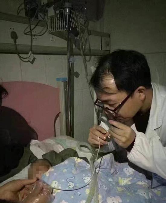 袁勇華(湖南省人民醫院兒科總住院醫師) 袁勇華(湖南省人民醫院兒科總住院醫師)