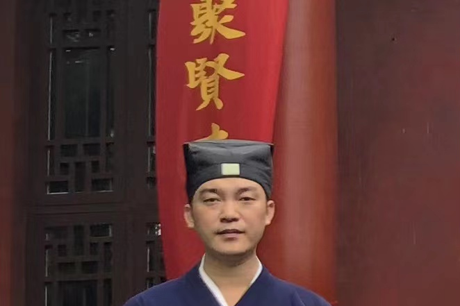 李三餘 李三餘