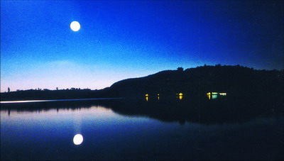 湖光鏡月