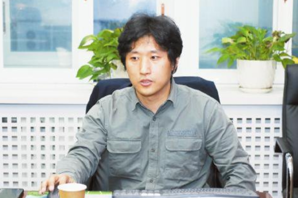 金成(延邊大學美術學院副教授) 金成(延邊大學美術學院副教授)